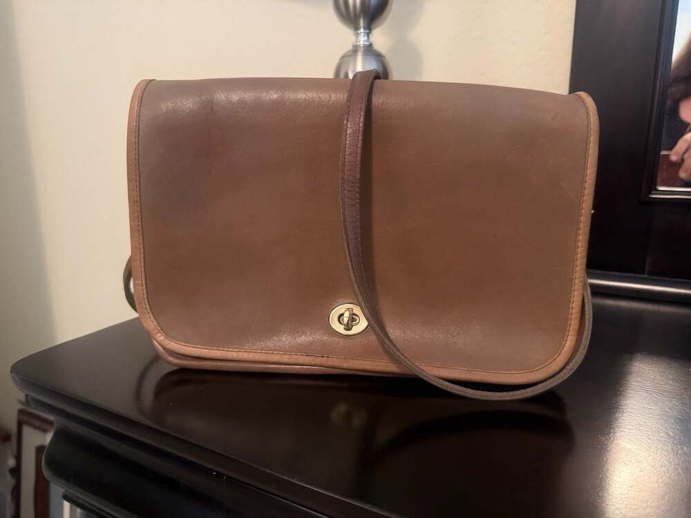Vintage Coach Leatherware 587-7338 Brown Leather Shoulder Bag